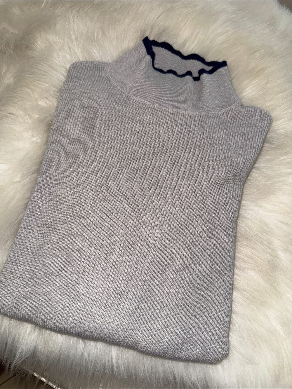 J. McLaughlin Light Gray Turtleneck lightweight knit Sweater with Navy Trim s